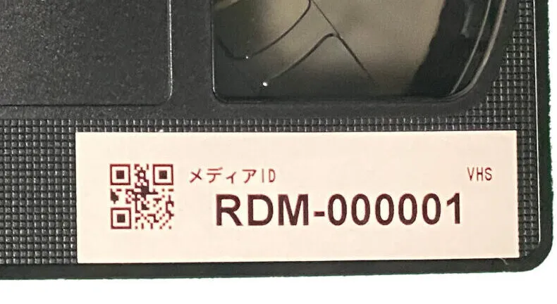 ラベルを貼ったVHSテープ